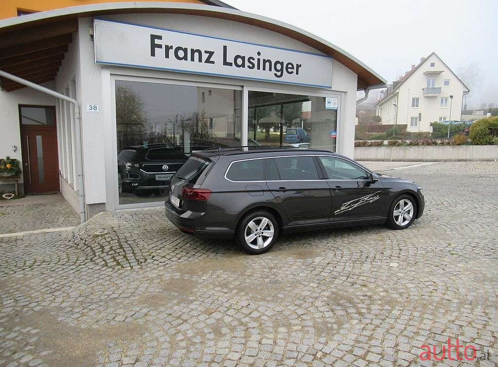 2019' Volkswagen Passat photo #4