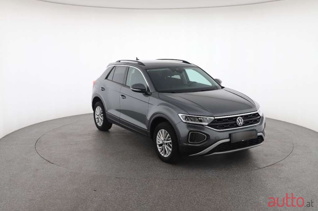 2023' Volkswagen T-Roc photo #1