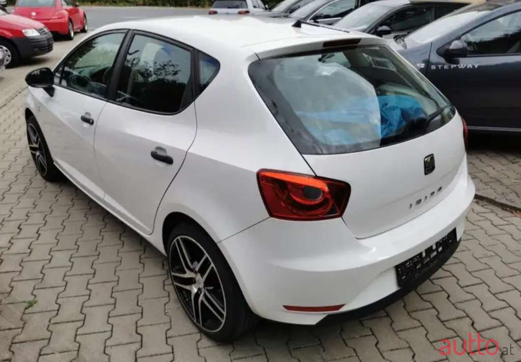 2013' SEAT Ibiza photo #2