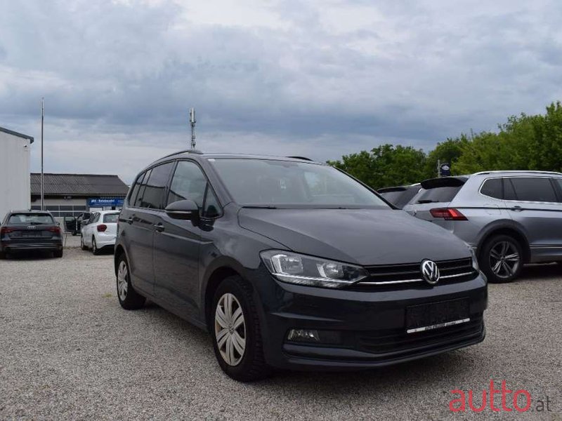 2019' Volkswagen Touran photo #5