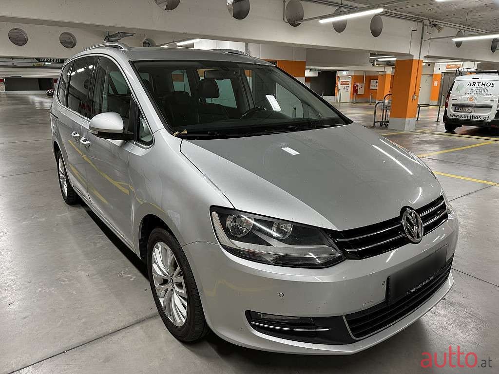 2011' Volkswagen Sharan photo #3