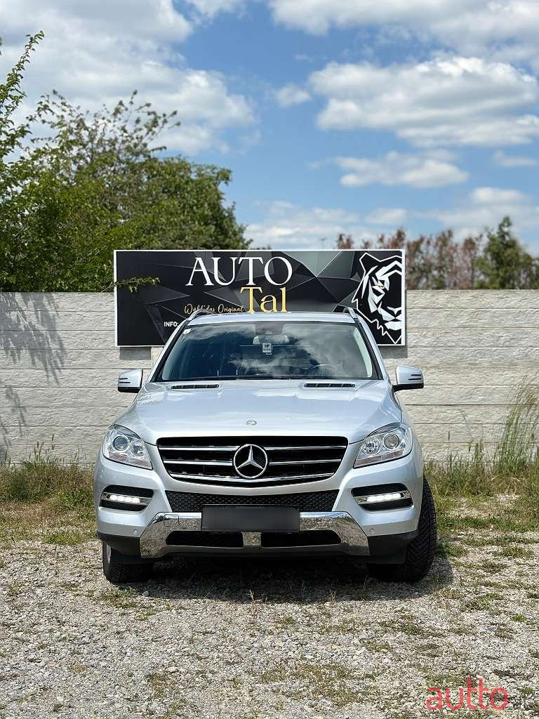 2012' Mercedes-Benz M-Klasse photo #2