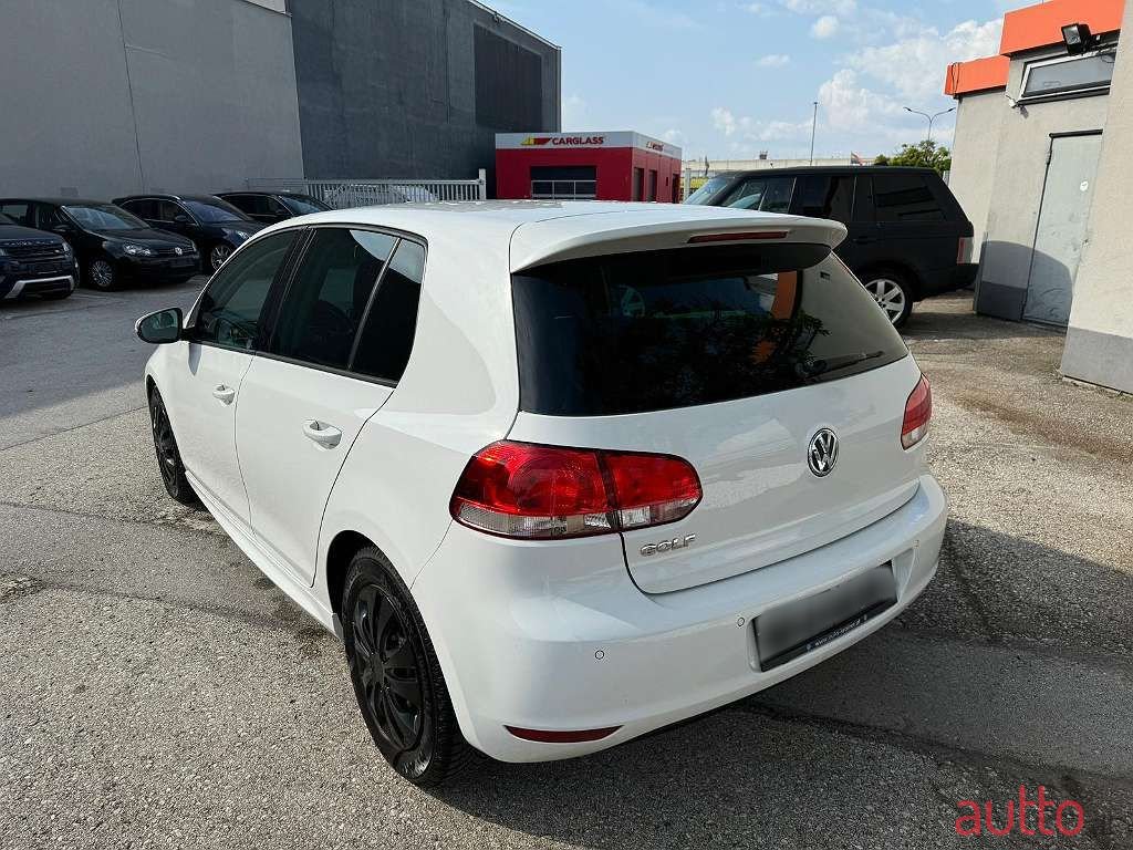 2010' Volkswagen Golf photo #3