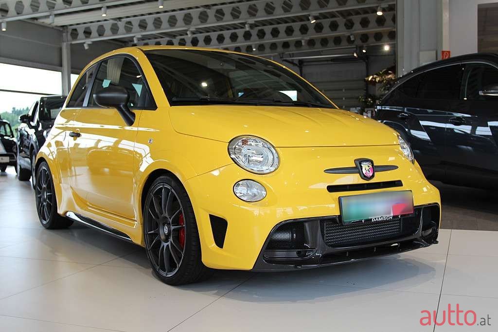 2017' Fiat 500 Abarth photo #2