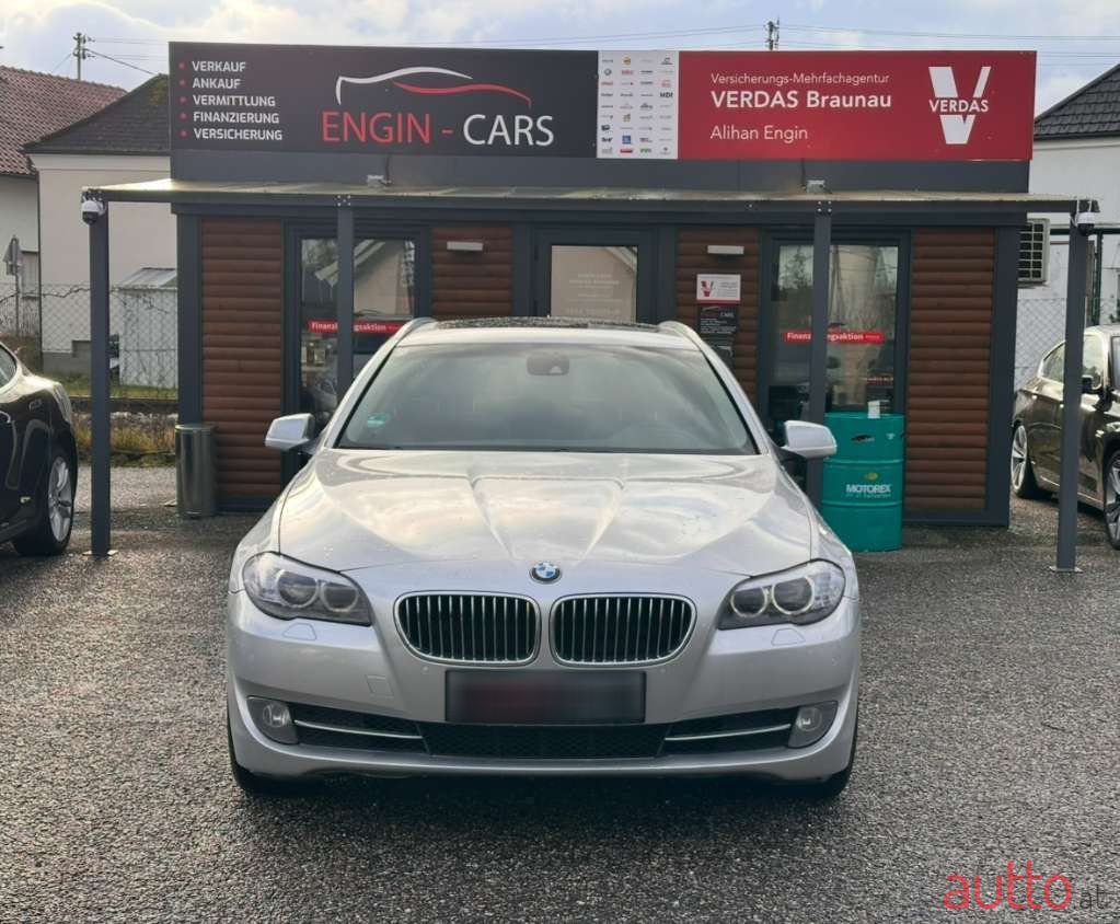 2011' BMW 5Er-Reihe photo #2