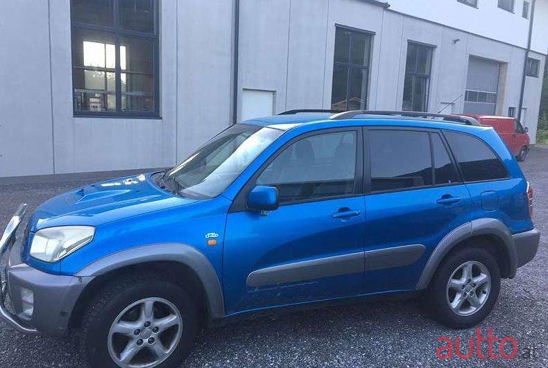 2002' Toyota RAV4 photo #1