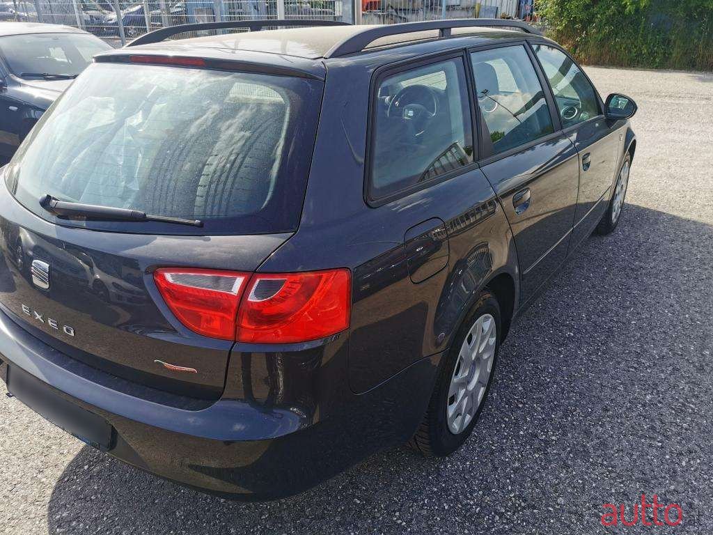 2011' SEAT Exeo photo #5