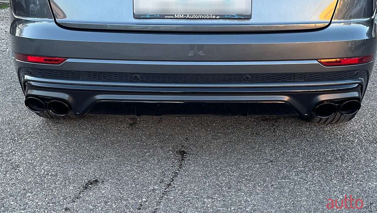 2019' Audi Q8 photo #5