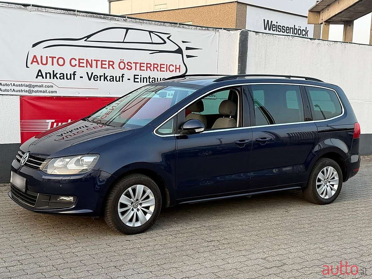 2011' Volkswagen Sharan photo #2