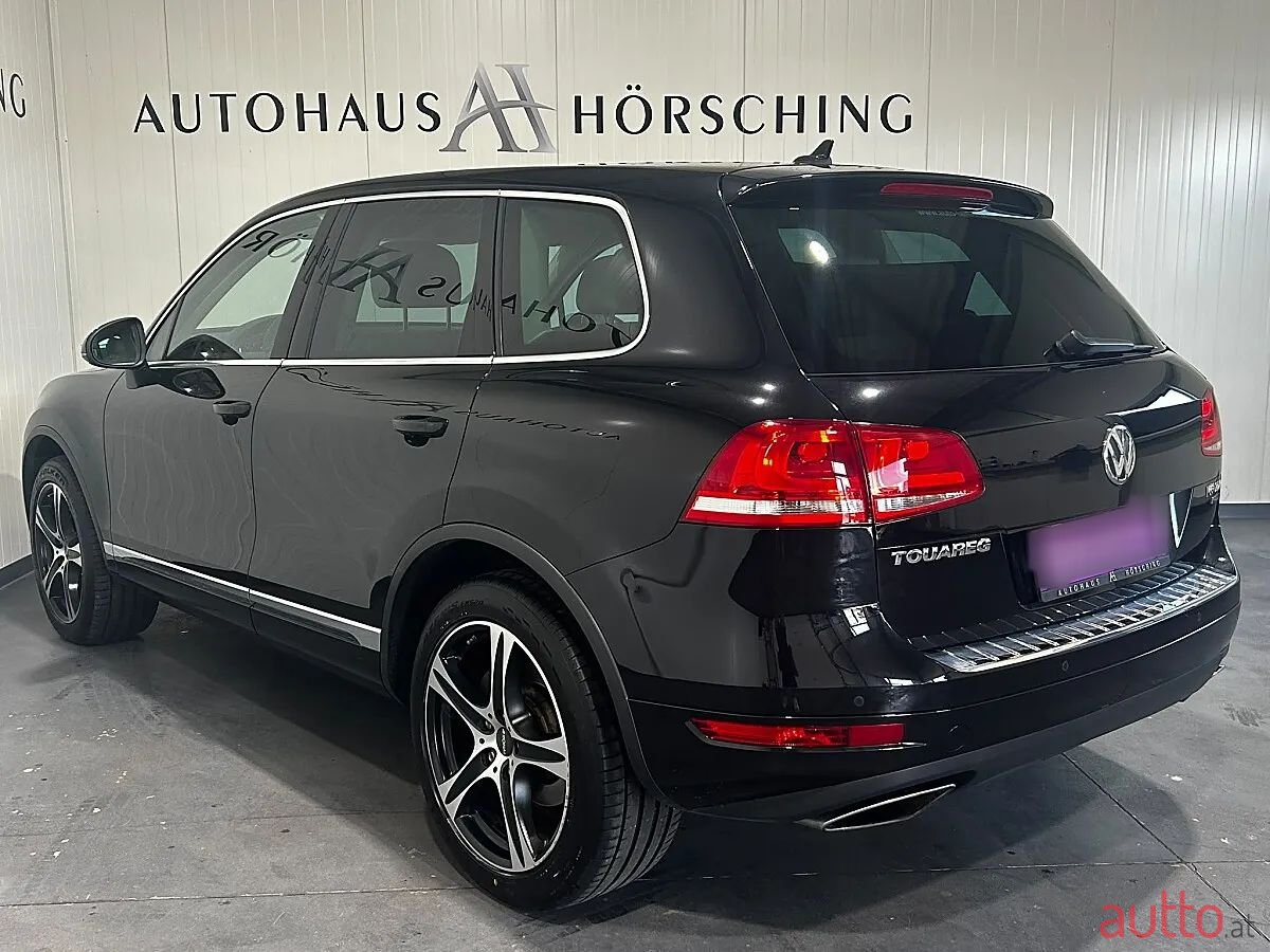 2012' Volkswagen Touareg photo #4