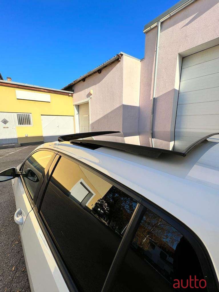 2016' Volkswagen Golf photo #2