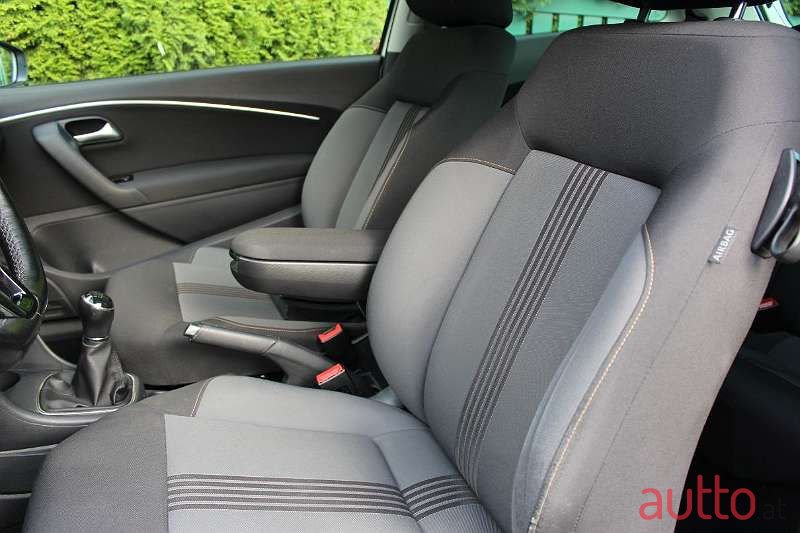 2017' Volkswagen Polo photo #6