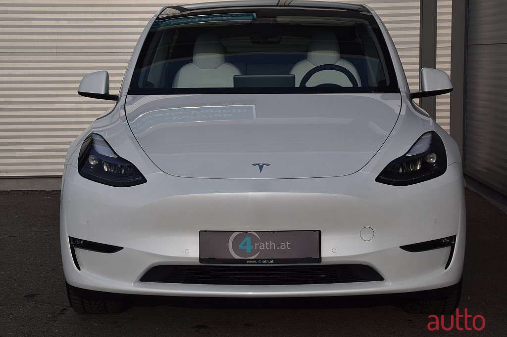2022' Tesla Model Y photo #2