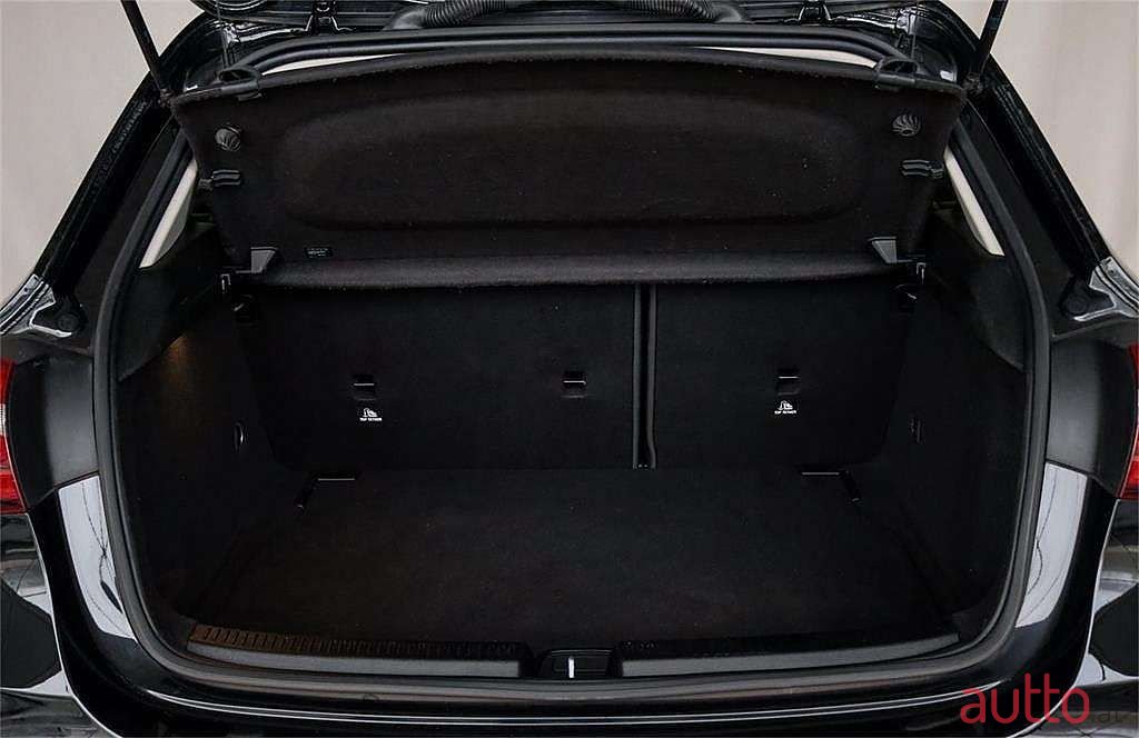 2021' Mercedes-Benz A-Klasse photo #4