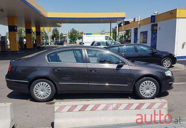 2008' Volkswagen Passat photo #1