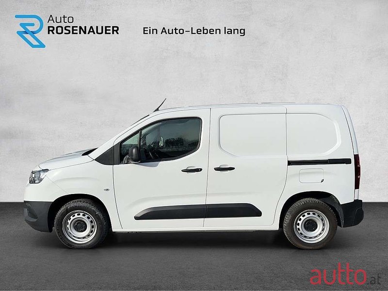 2021' Toyota ProAce City photo #6