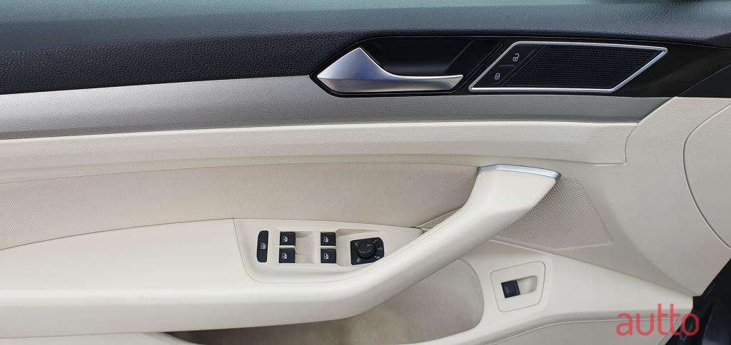 2017' Volkswagen Passat photo #4