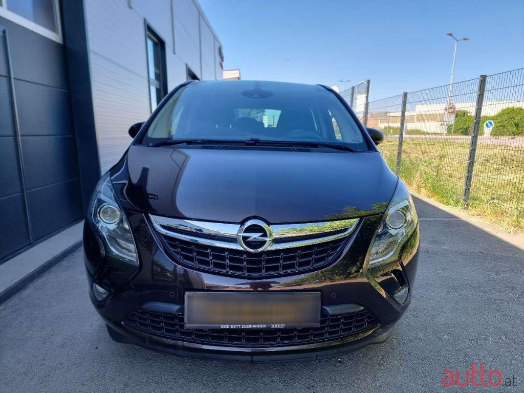 2013' Opel Zafira photo #2