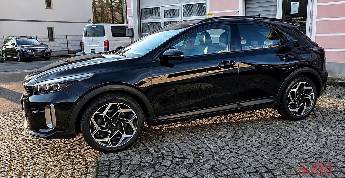 2023' Kia XCeed photo #3