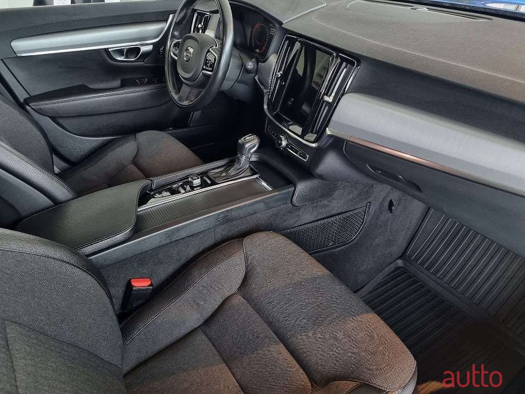2019' Volvo V90 photo #3