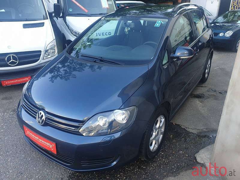 2010' Volkswagen Golf photo #5