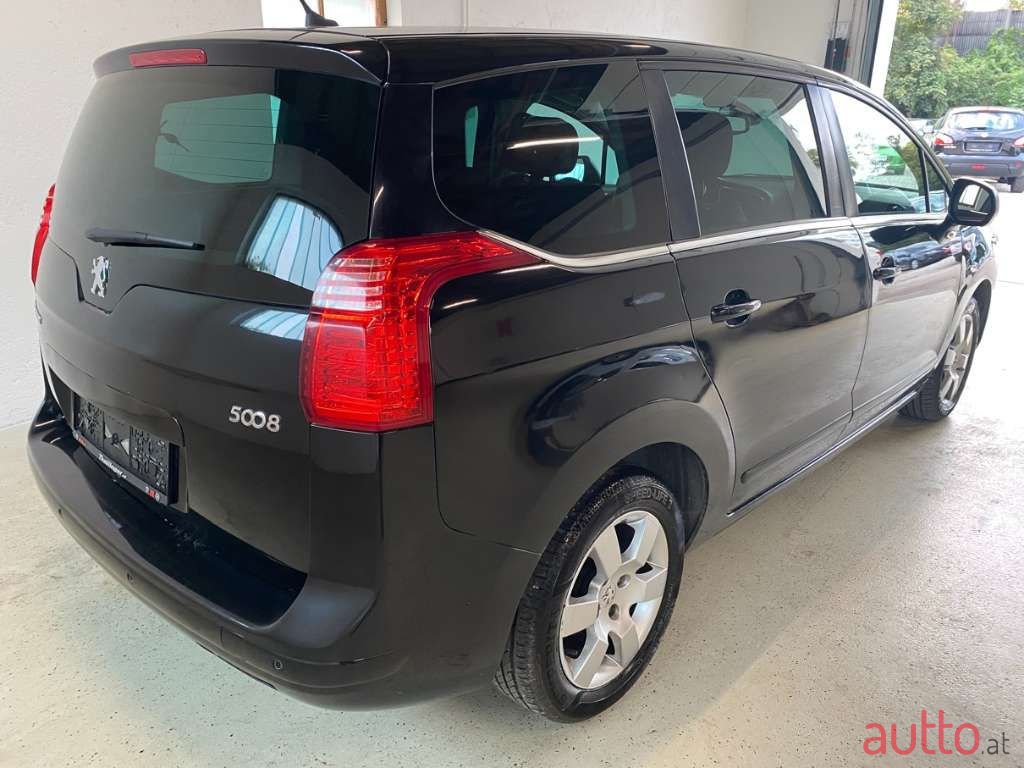 2010' Peugeot 5008 photo #2