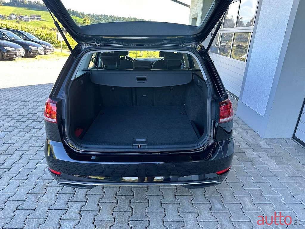 2020' Volkswagen Golf photo #5
