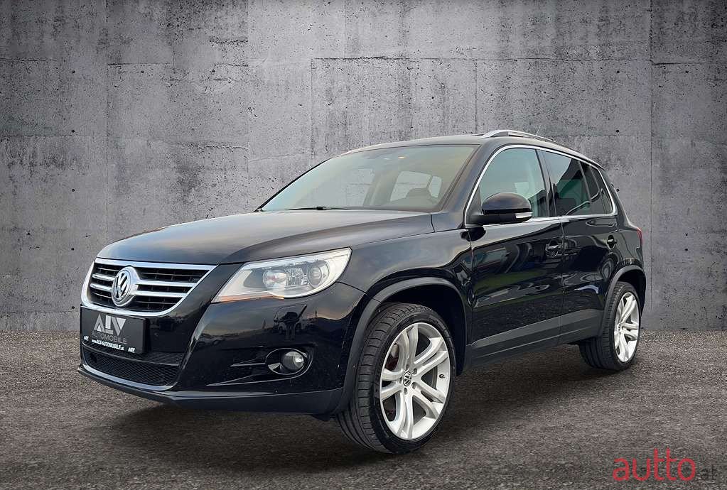 2010' Volkswagen Tiguan photo #2