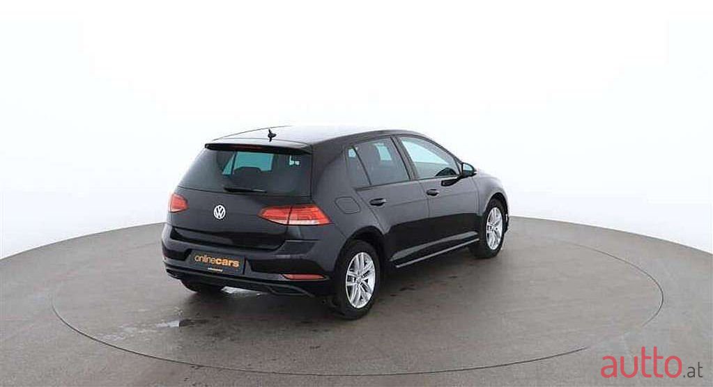 2019' Volkswagen Golf photo #3