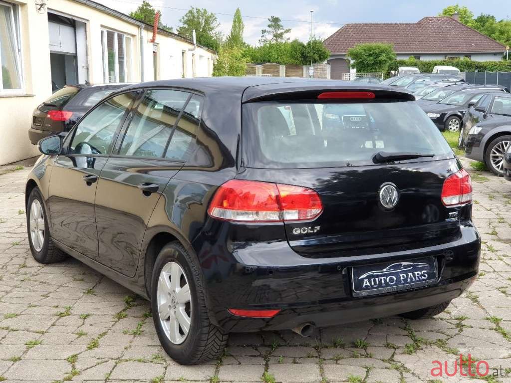 2010' Volkswagen Golf photo #5