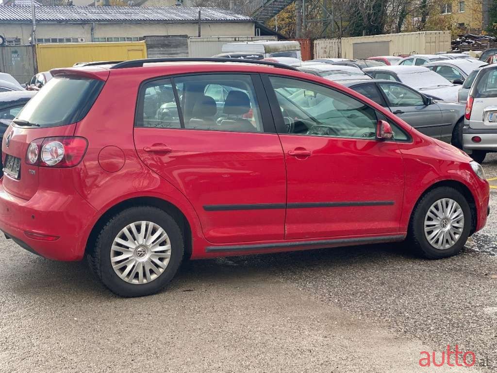 2010' Volkswagen Golf photo #4