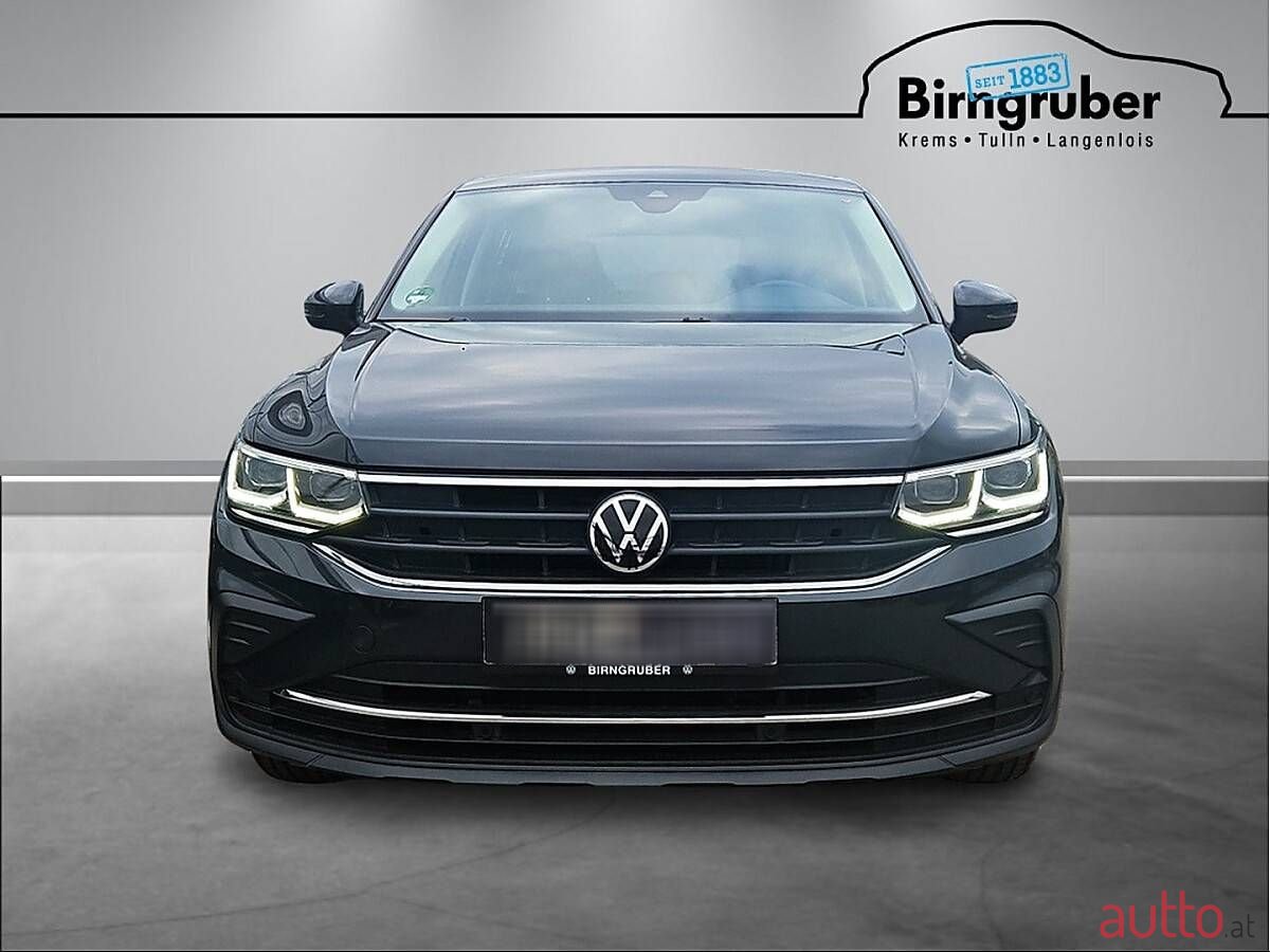 2023' Volkswagen Tiguan photo #2