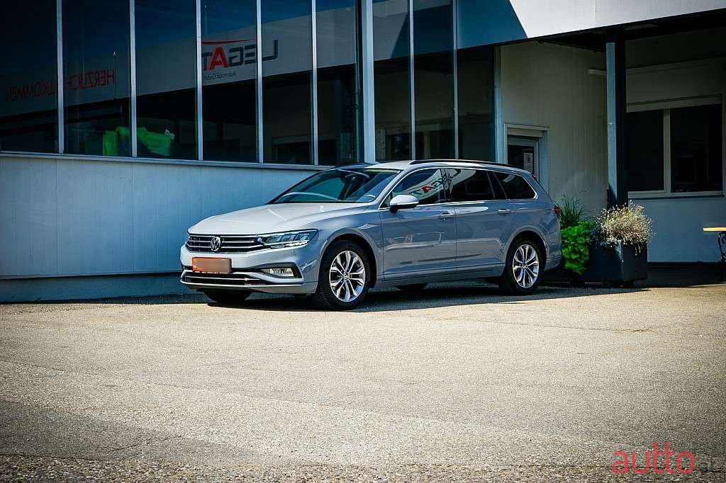 2022' Volkswagen Passat photo #2