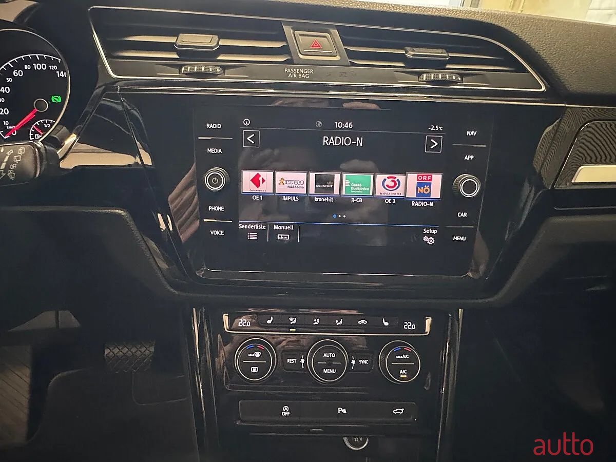 2019' Volkswagen Touran photo #6