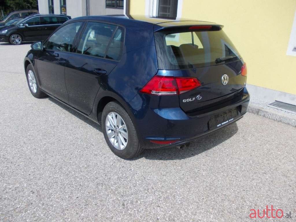 2015' Volkswagen Golf photo #2