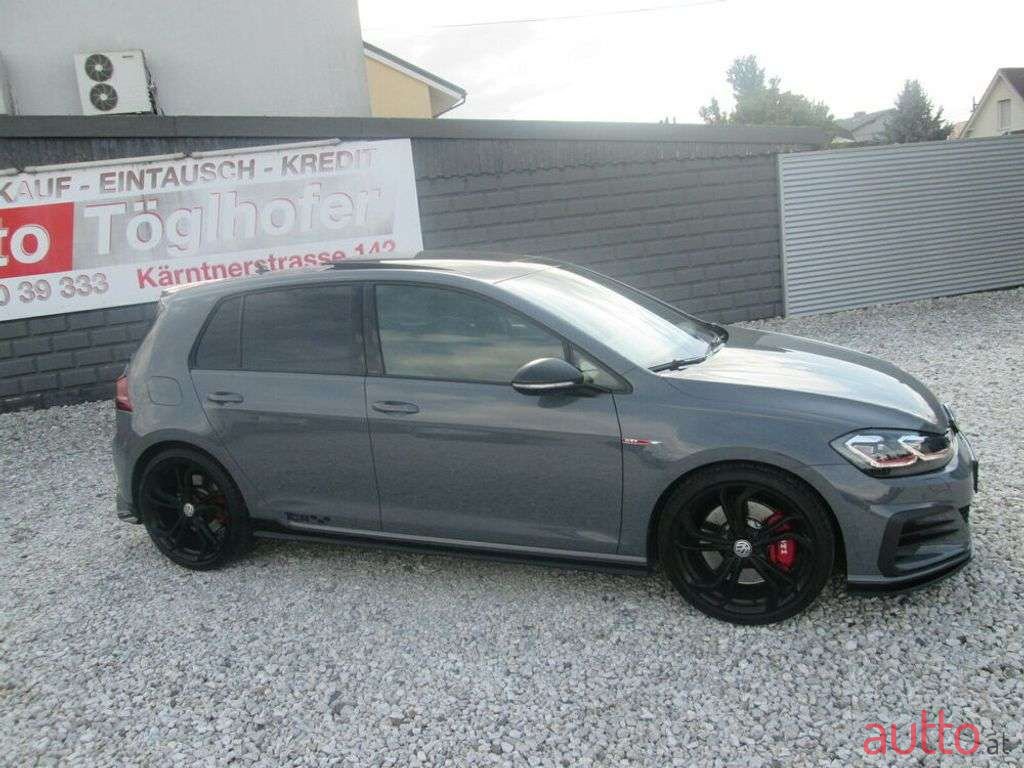 2019' Volkswagen Golf photo #2