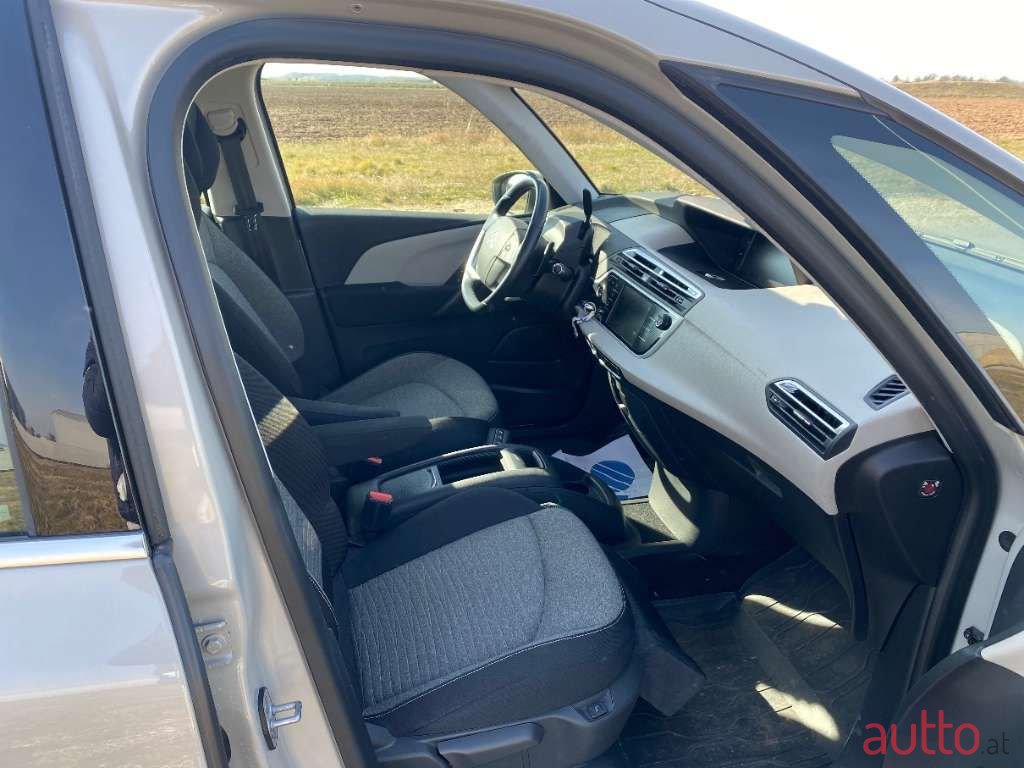 2017' Citroen C4 Picasso photo #6
