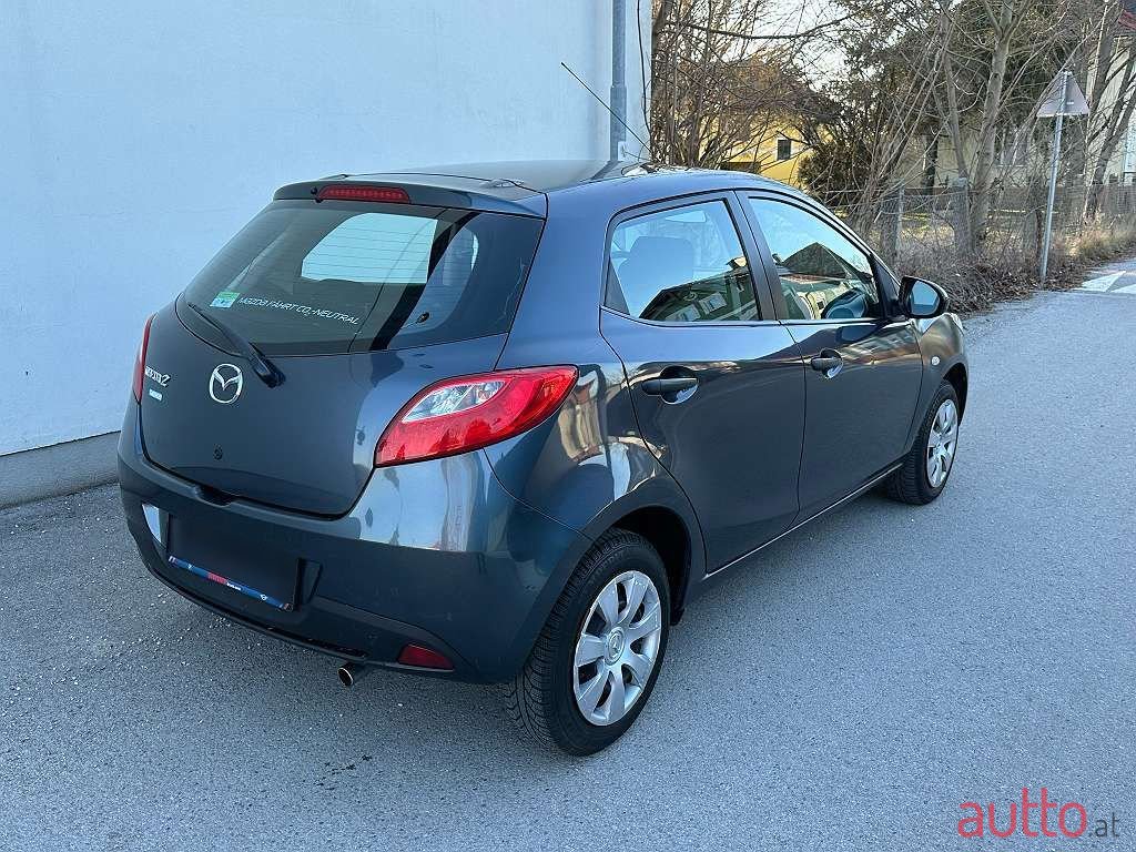 2010' Mazda Mazda2 photo #2
