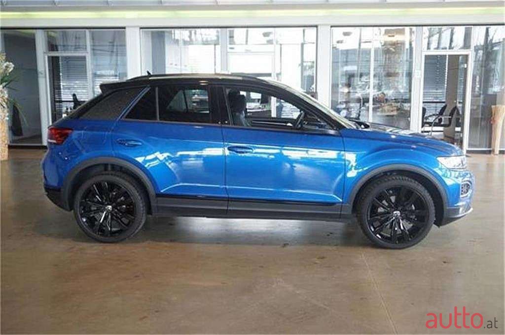 2021' Volkswagen T-Roc photo #3