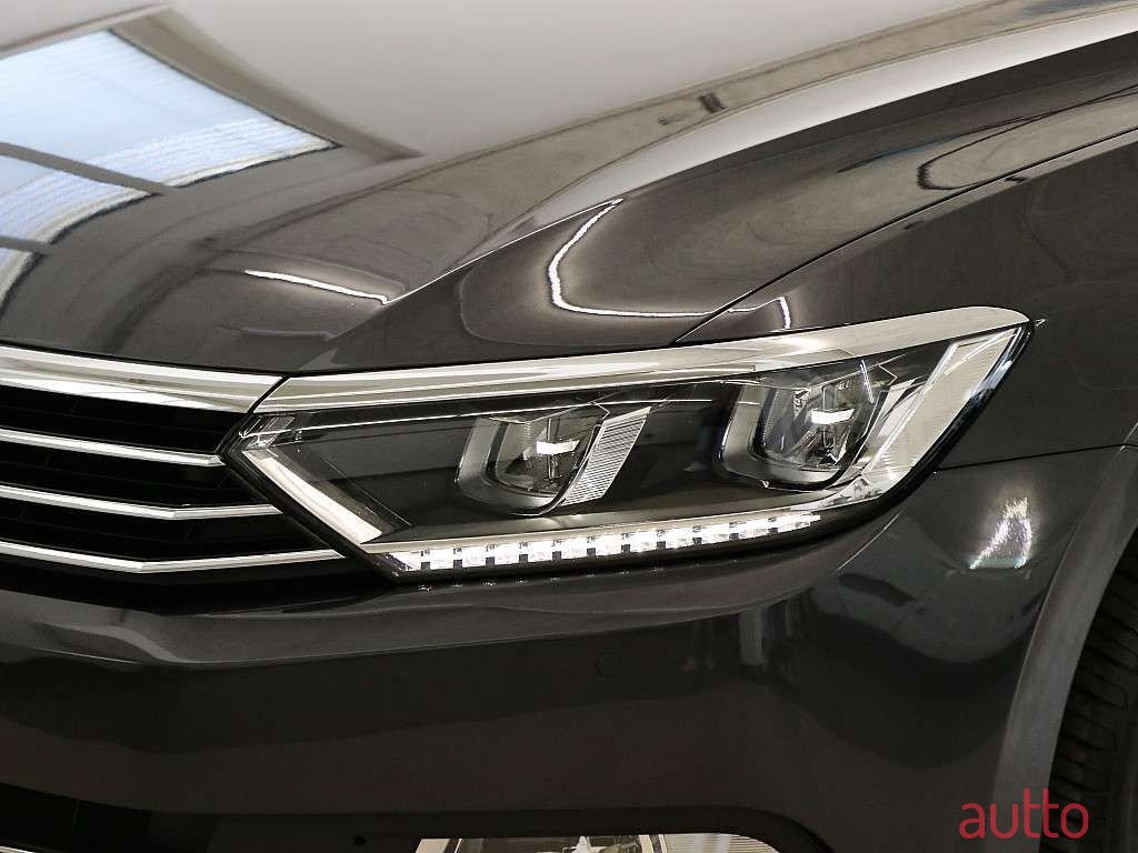 2018' Volkswagen Passat photo #4