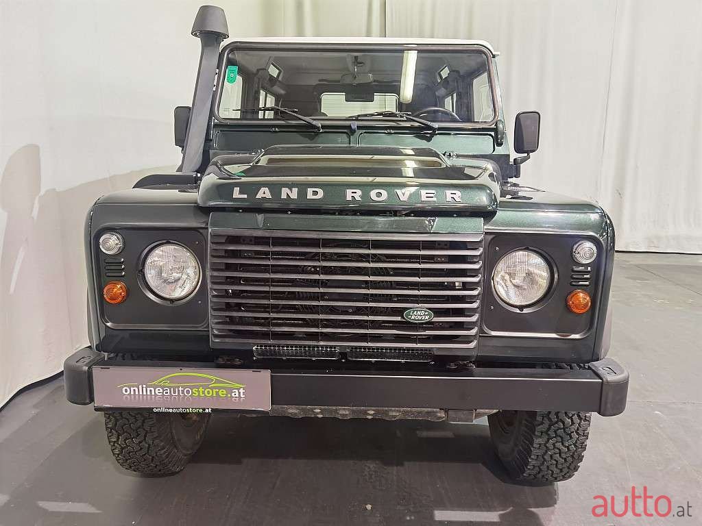 2011' Land Rover Defender photo #3