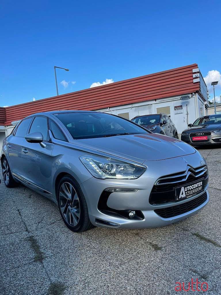 2012' Citroen DS5 photo #1