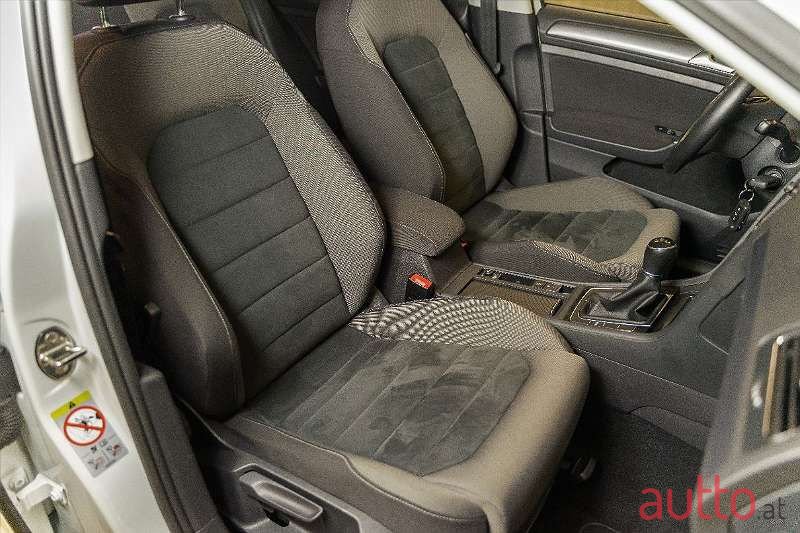 2017' Volkswagen Golf photo #5