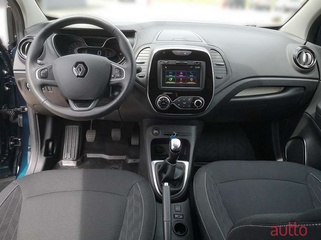 2020' Renault Captur photo #3