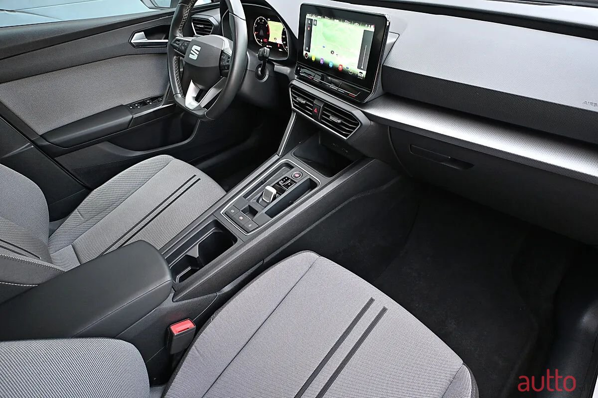 2022' SEAT Leon photo #5