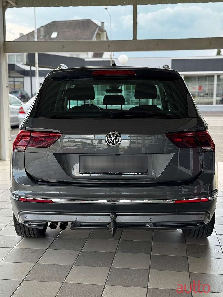 2016' Volkswagen Tiguan photo #6