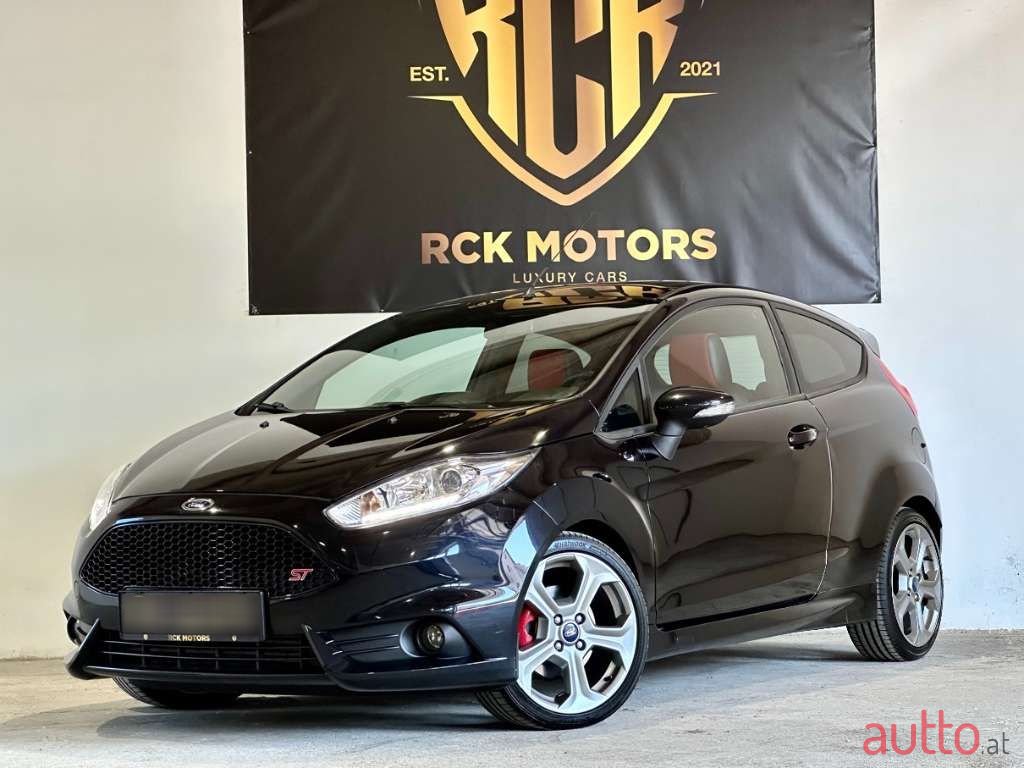 2013' Ford Fiesta photo #1