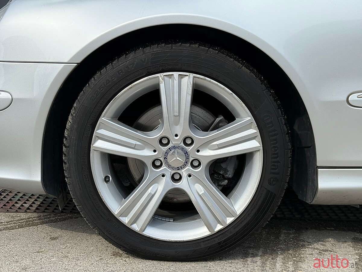 2004' Mercedes-Benz Clk-Klasse photo #6