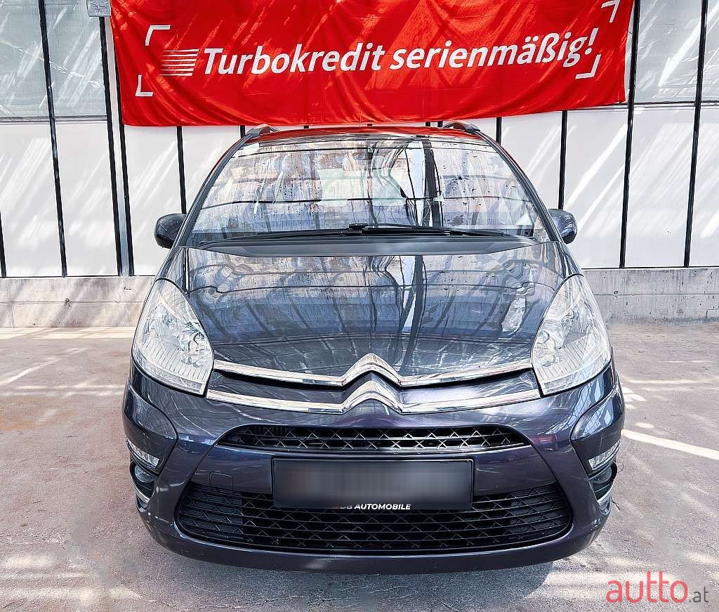 2011' Citroen C4 Picasso photo #2