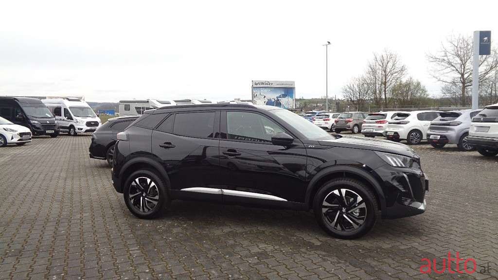 2022' Peugeot 2008 photo #3